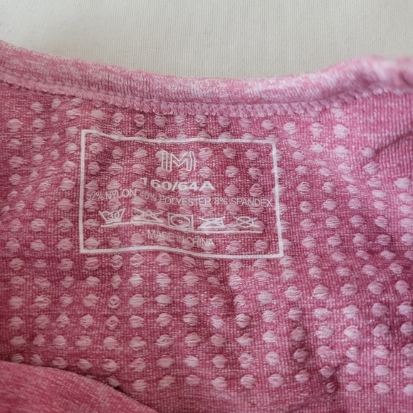 Workout Shorts and Crop top seamless set Pink Red M Like new - Picture 5 of 6